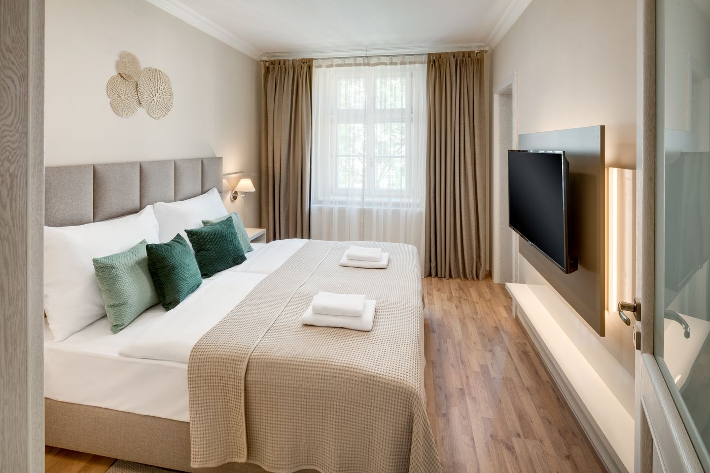 Louren-Apartments-Room-8