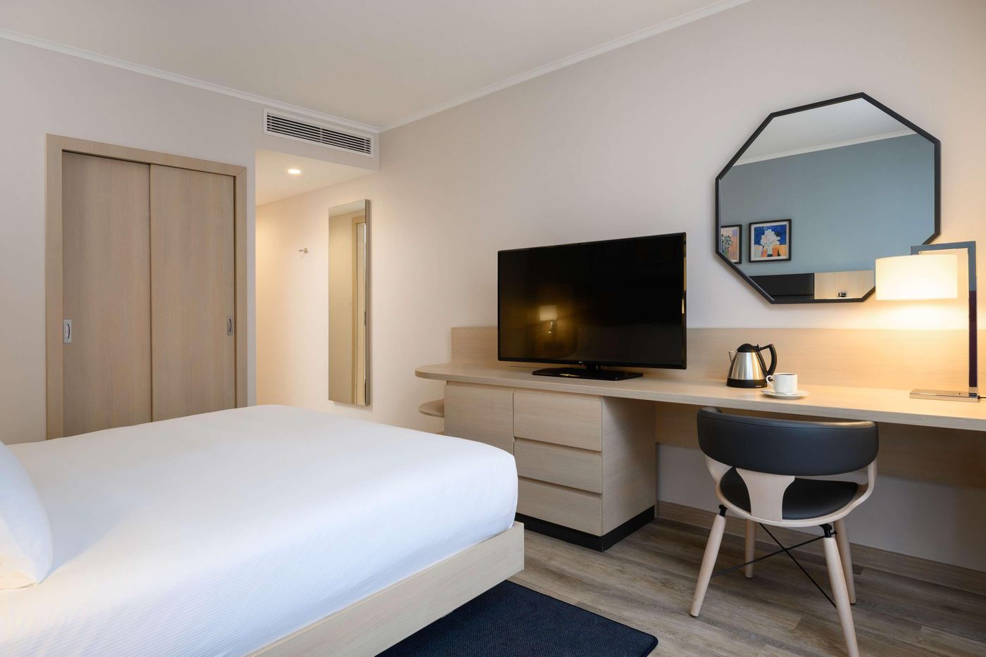 Hilton-Garden-Inn-Budapest-City-Centre-Room-27
