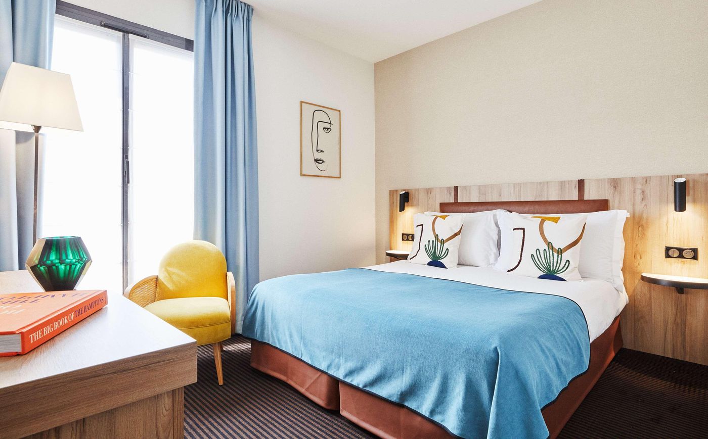 Plaza-Tour-Eiffel-Room-24