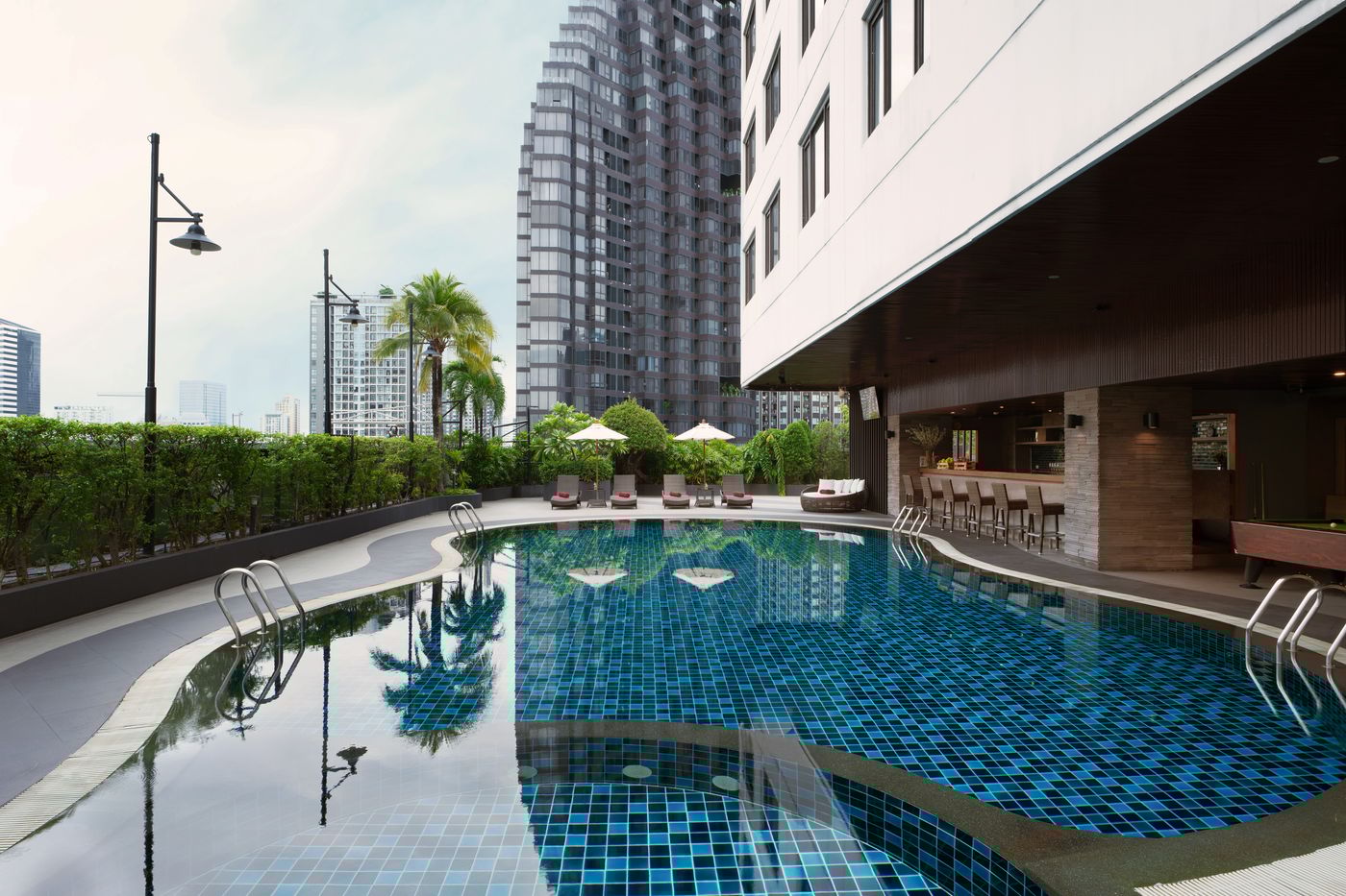 Avani-Ratchada-Bangkok-Pool-2