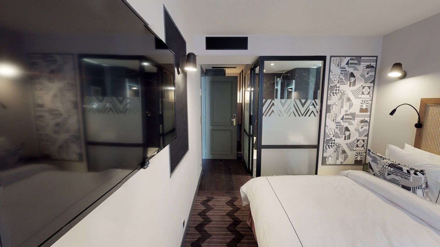 Mom-Art-Hotel-Room-12