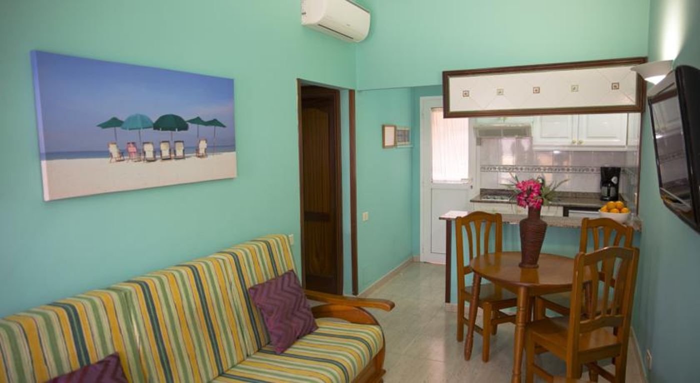 Los Almendros (gay, lesbian & friends)