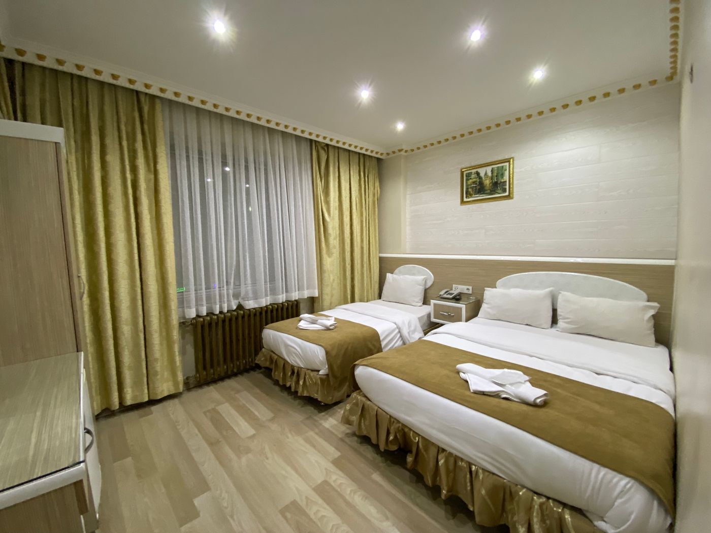 Grand-Oral-Hotel-Room-18