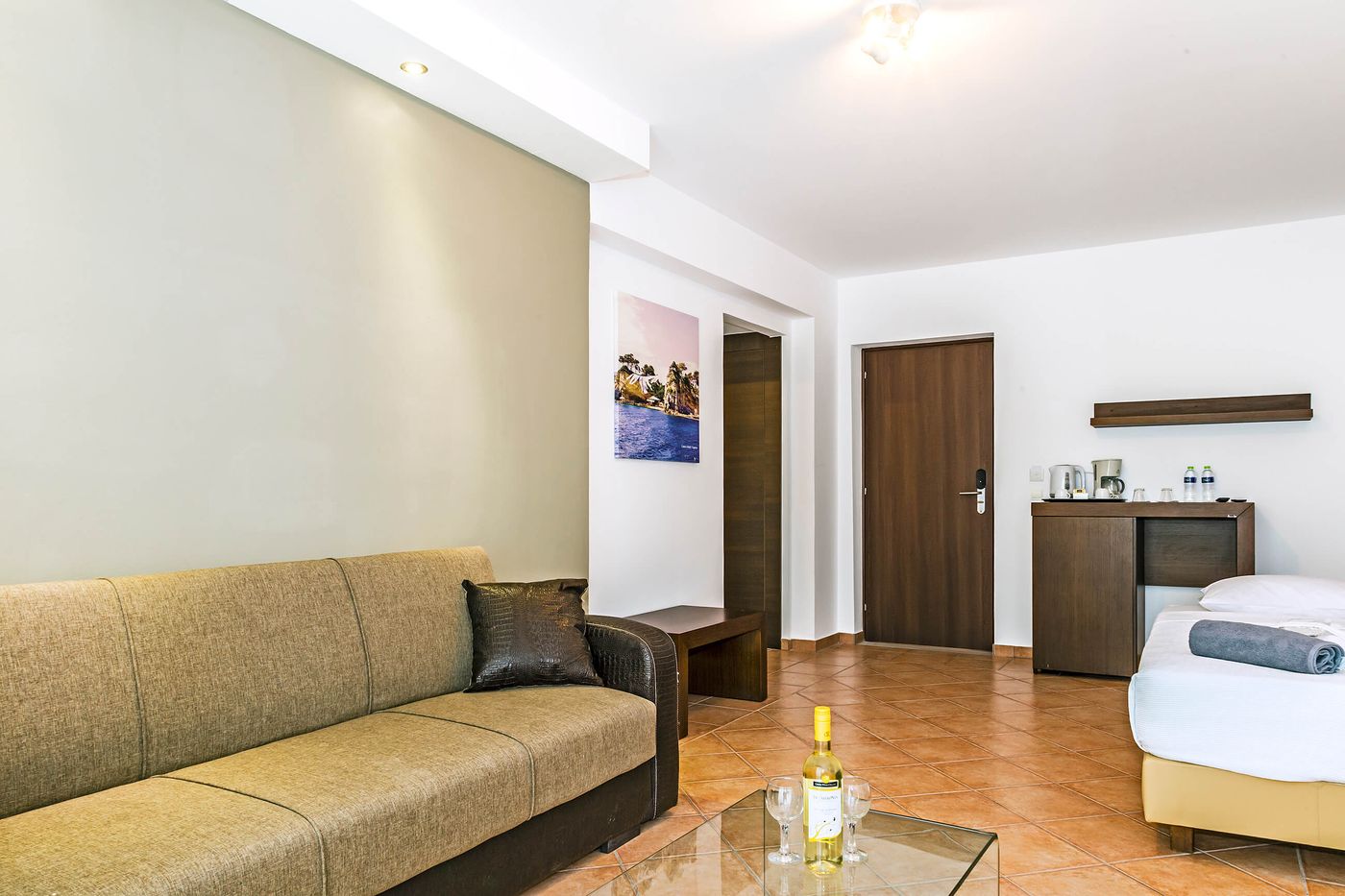 White Olive Premium Laganas