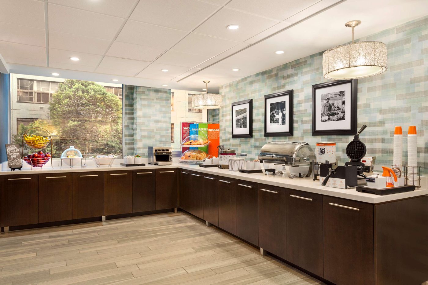 Hampton-Inn---Suites-By-Hilton-Vancouver-Downtown-Restaurant-41