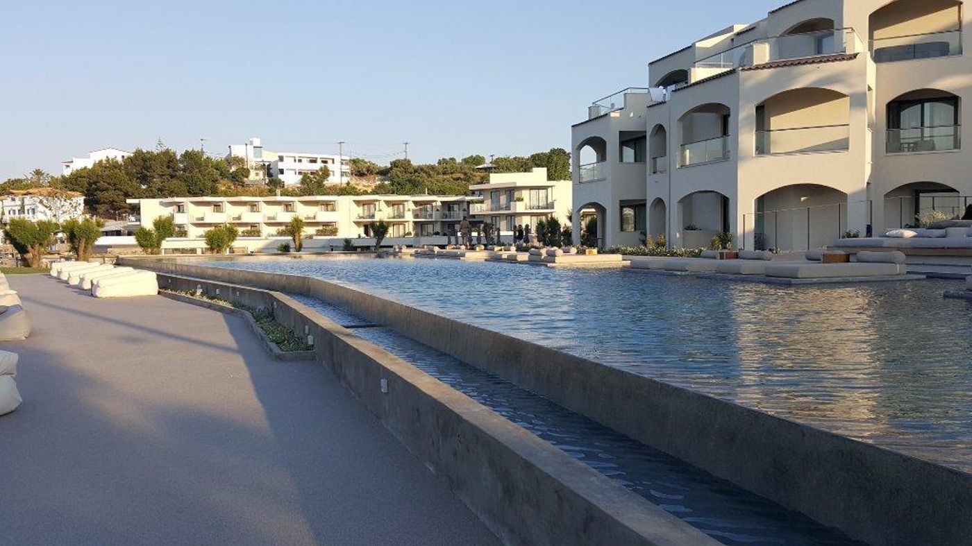 Caravel-Zante-Pool-1