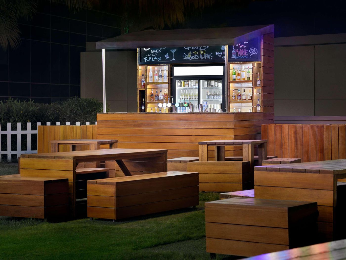 Movenpick-Jumeirah-Beach-Restaurant-15