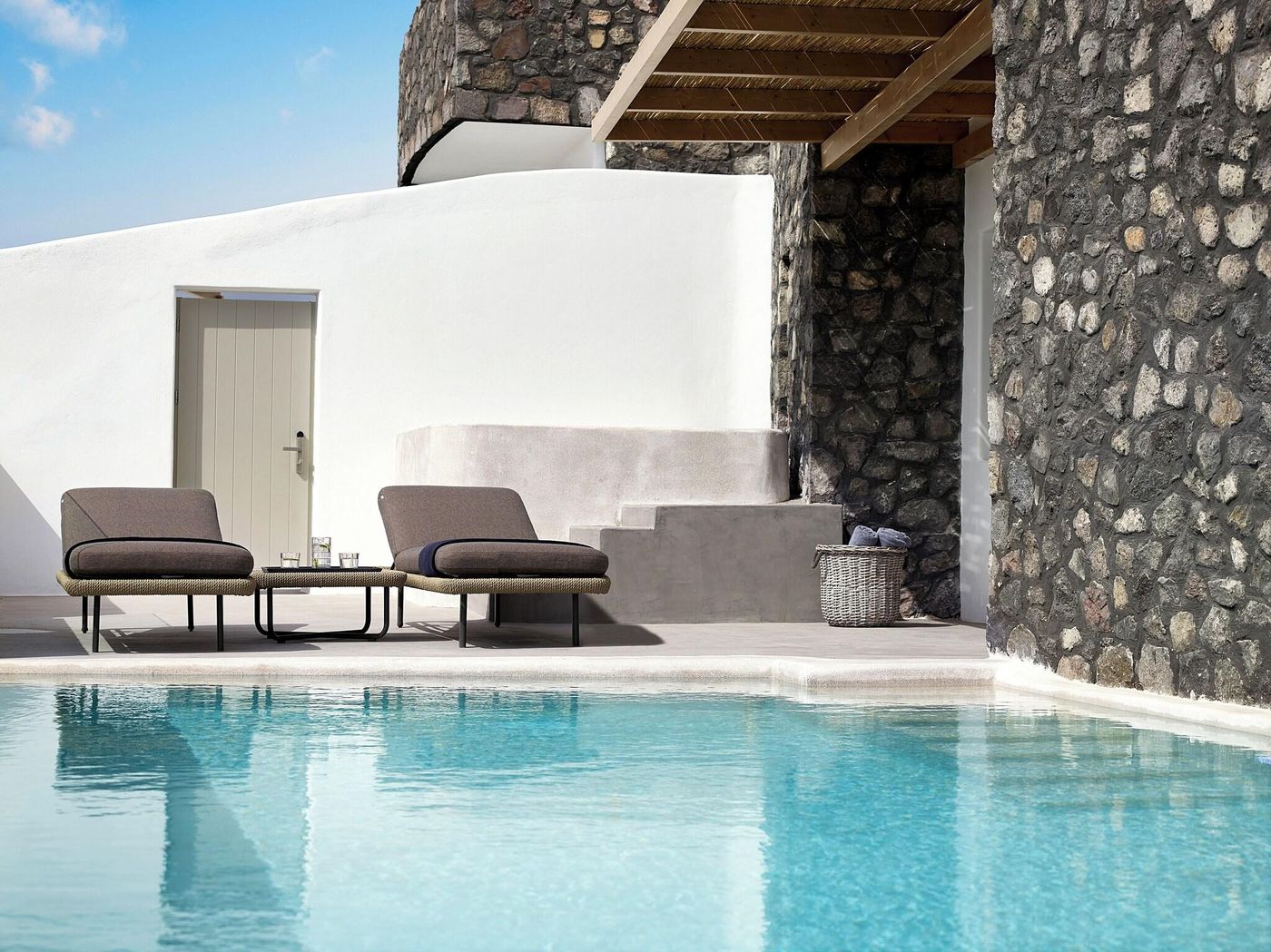 Santo-Maris-Oia--Luxury-Suites---Spa-Pool-5