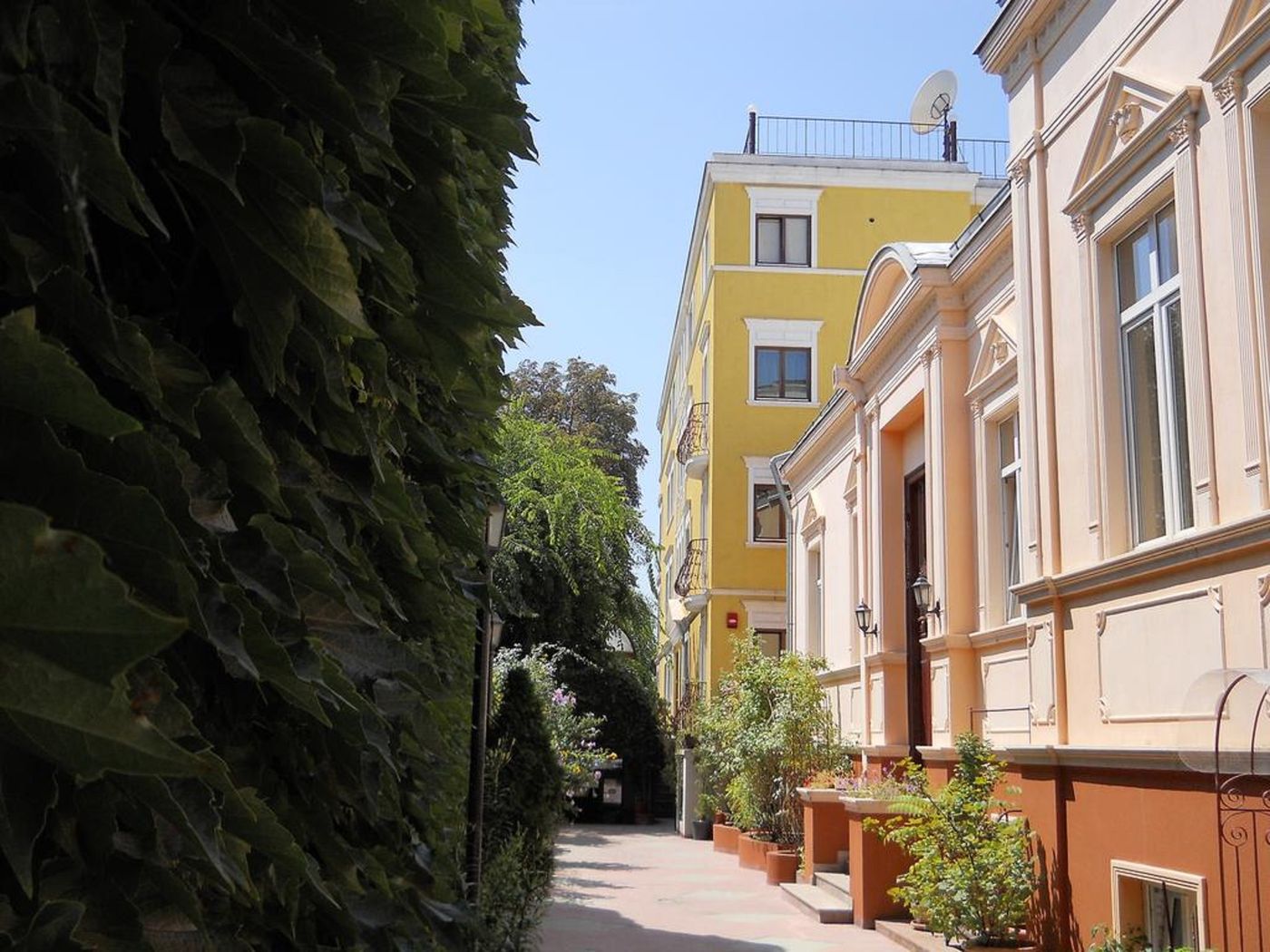 Michelangelo - Romania - BUCHAREST CITY - General view - 0