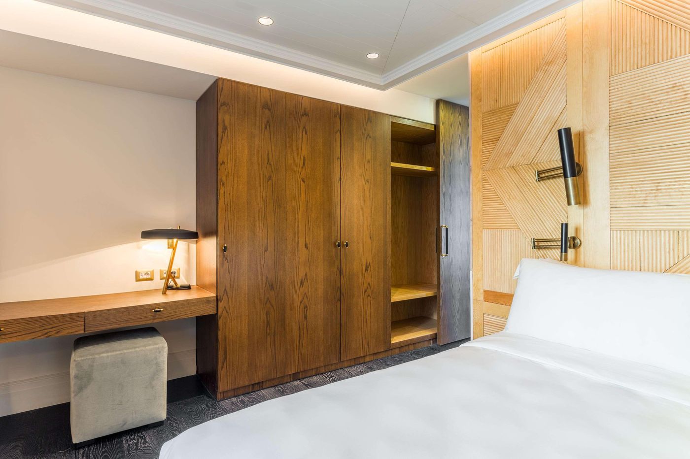 Room-Mate-Emir-Room-56