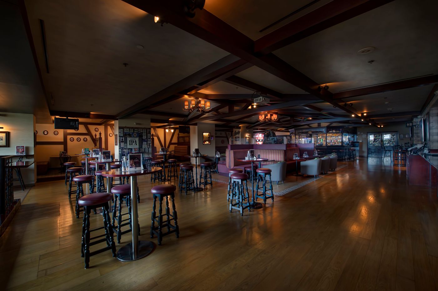 Metropolitan-Hotel-on-Sheikh-Zayed-Road-Dubai-Bar-87