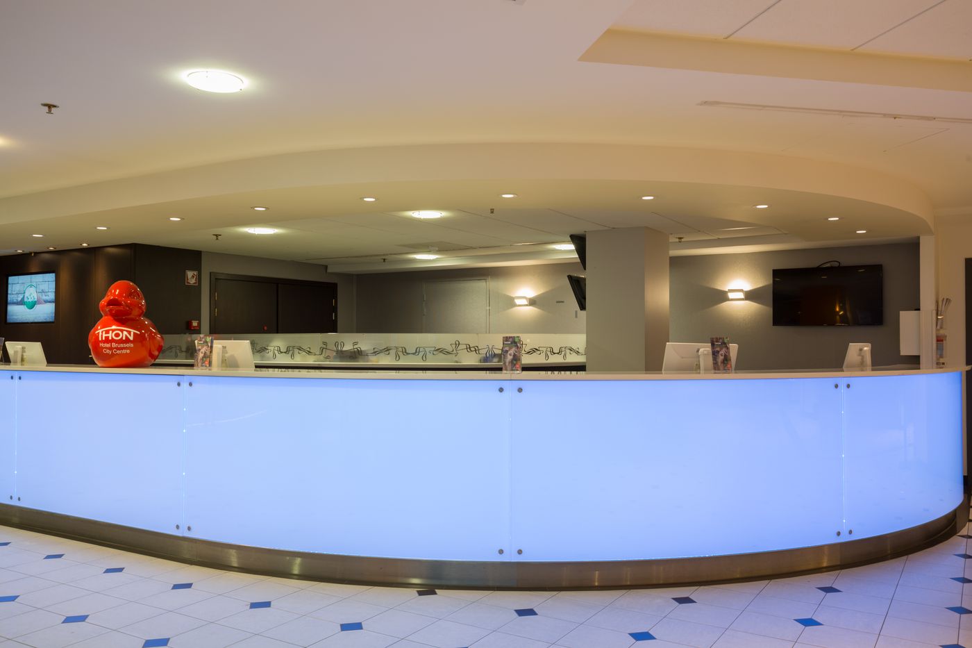 Thon-Hotel-Brussels-City-Centre-Lobby-11