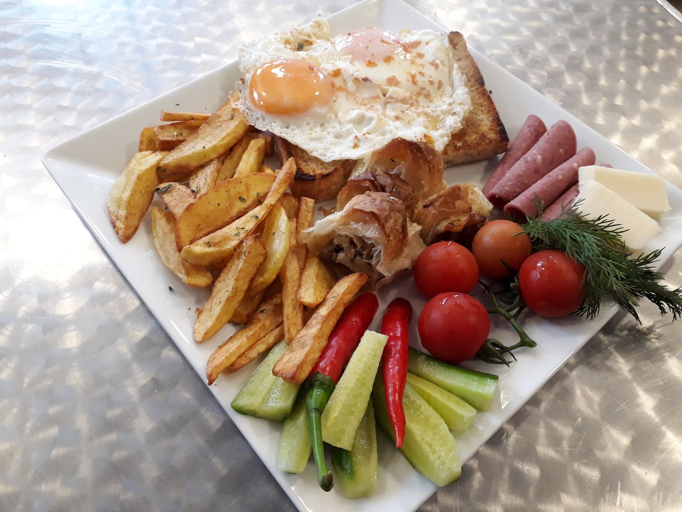 Dolphin-Apart-Restaurant-36