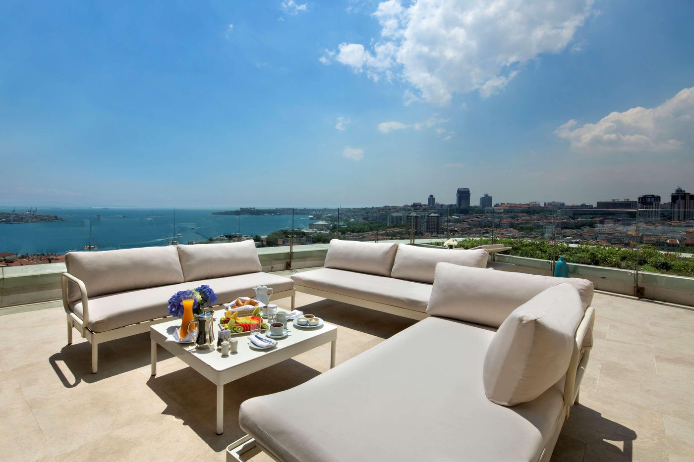 Conrad-Istanbul-Bosphorus-Room-107