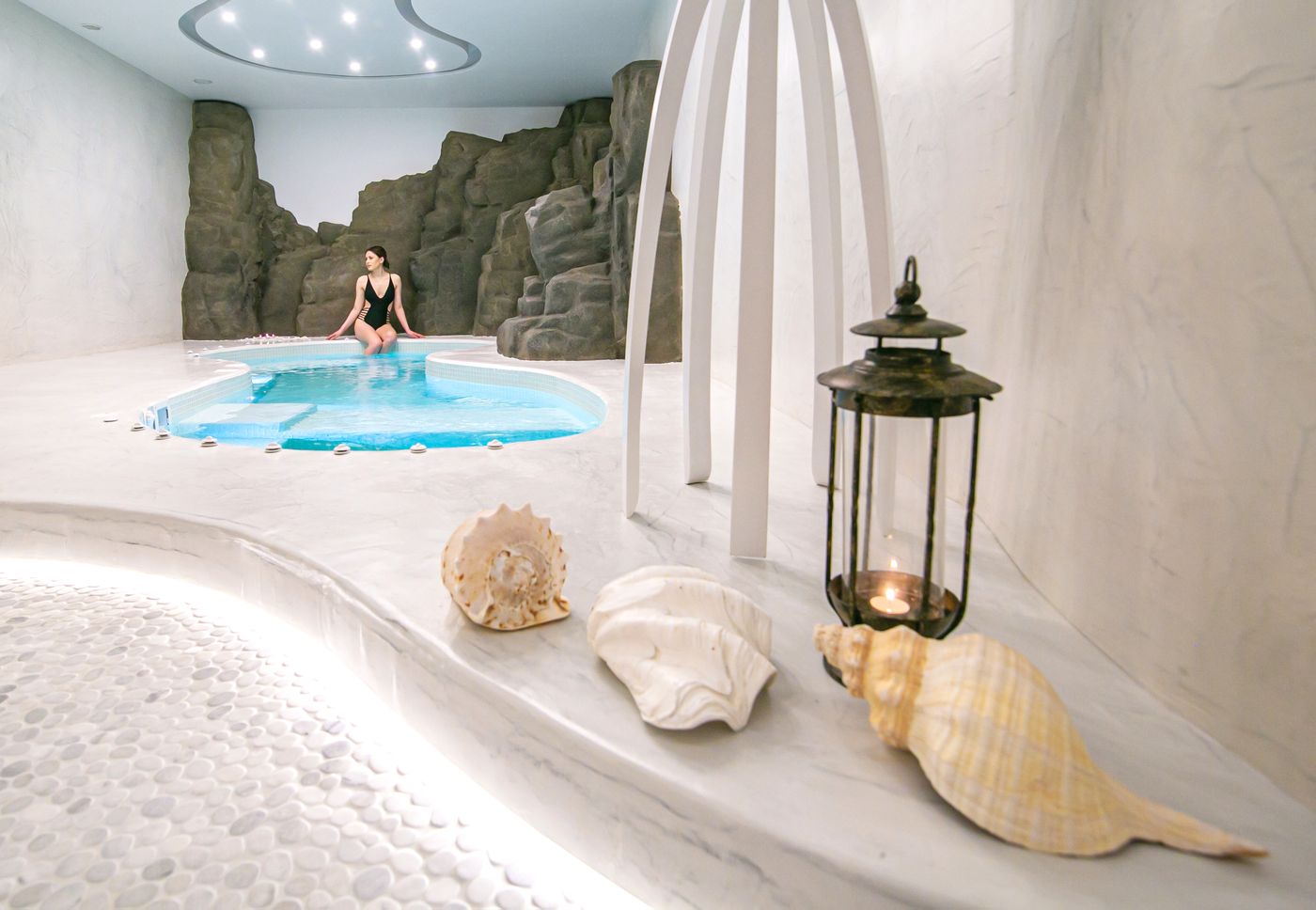 Acroterra-Rosa-Luxury-Suites-Sports-and-Entertainment-33