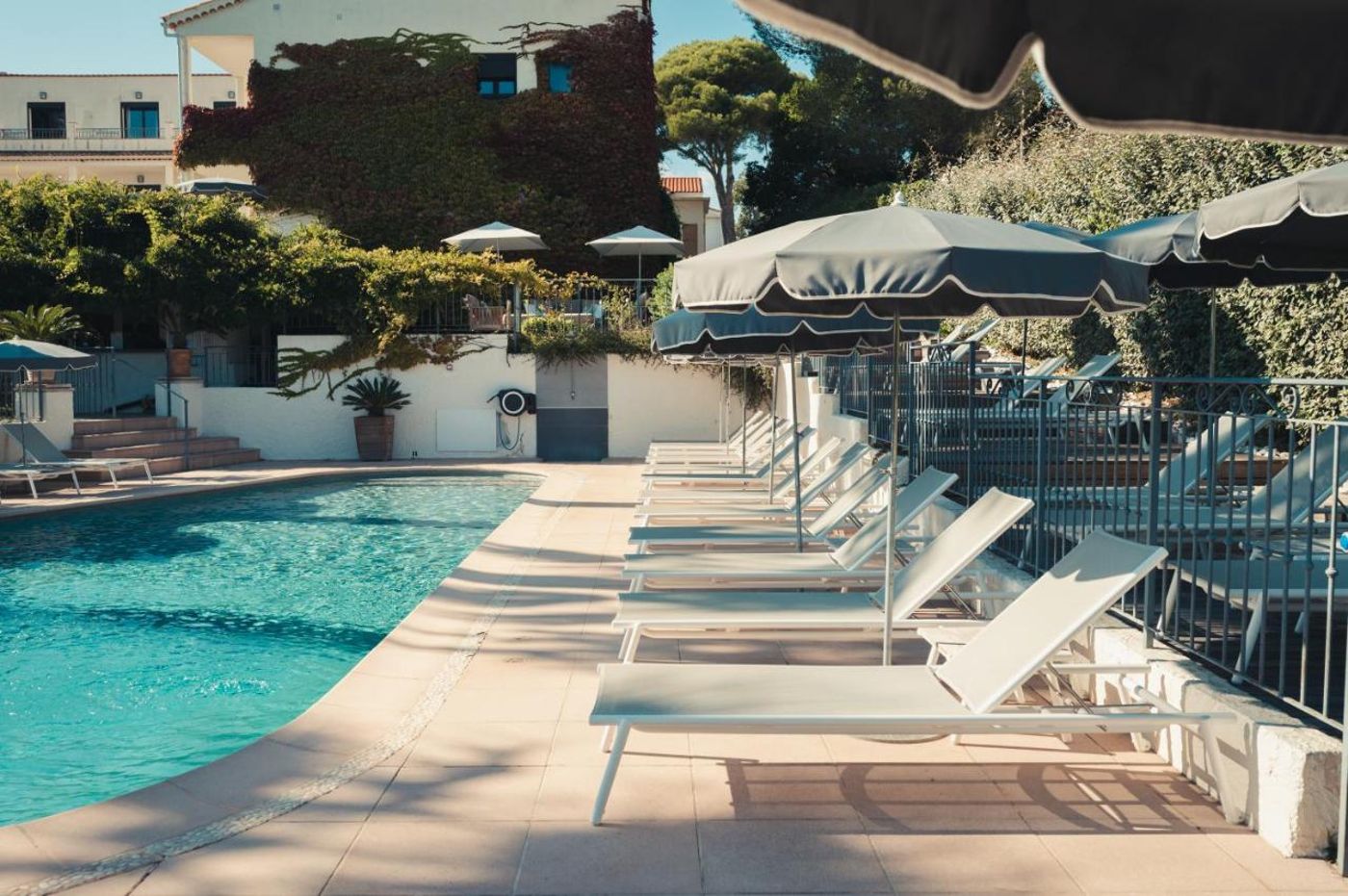 Hotel-Le-Catalogne-Pool-7