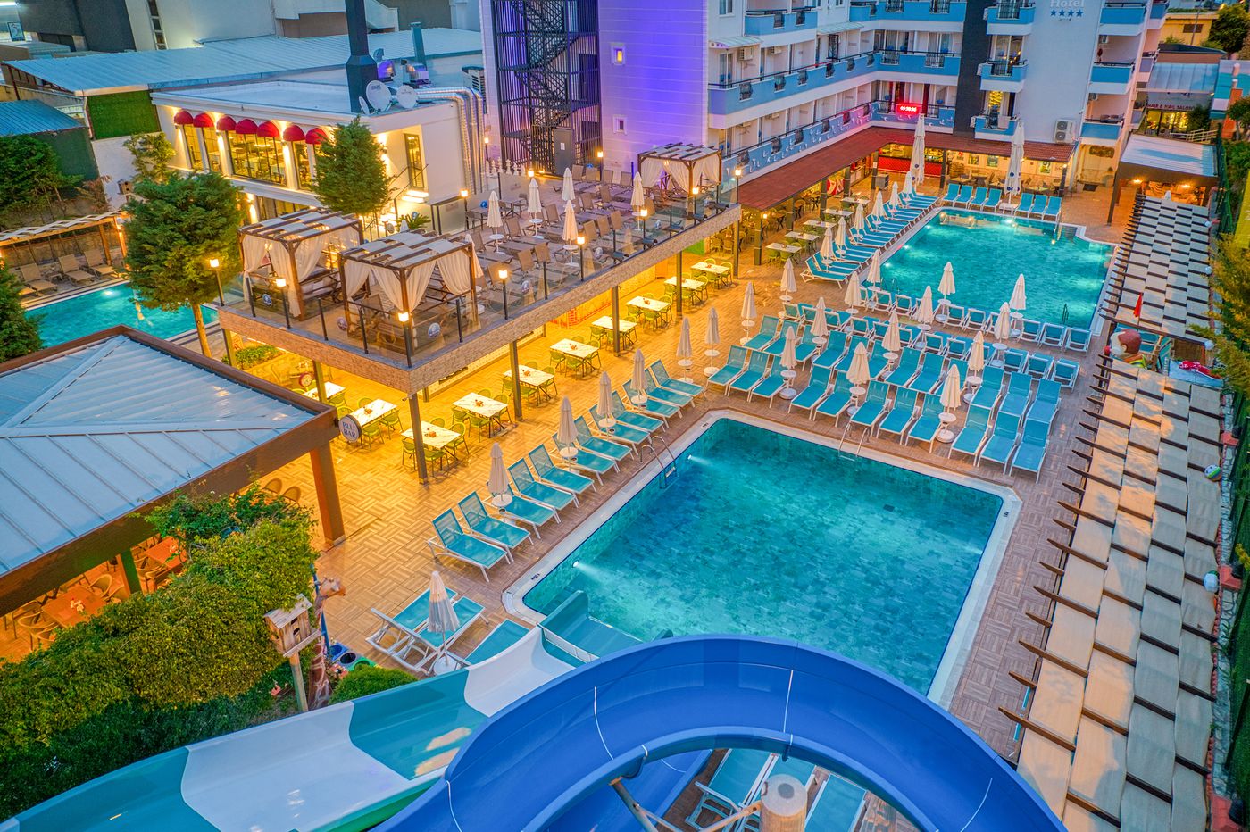 Big-Blue-Suite-Hotel-Pool-6