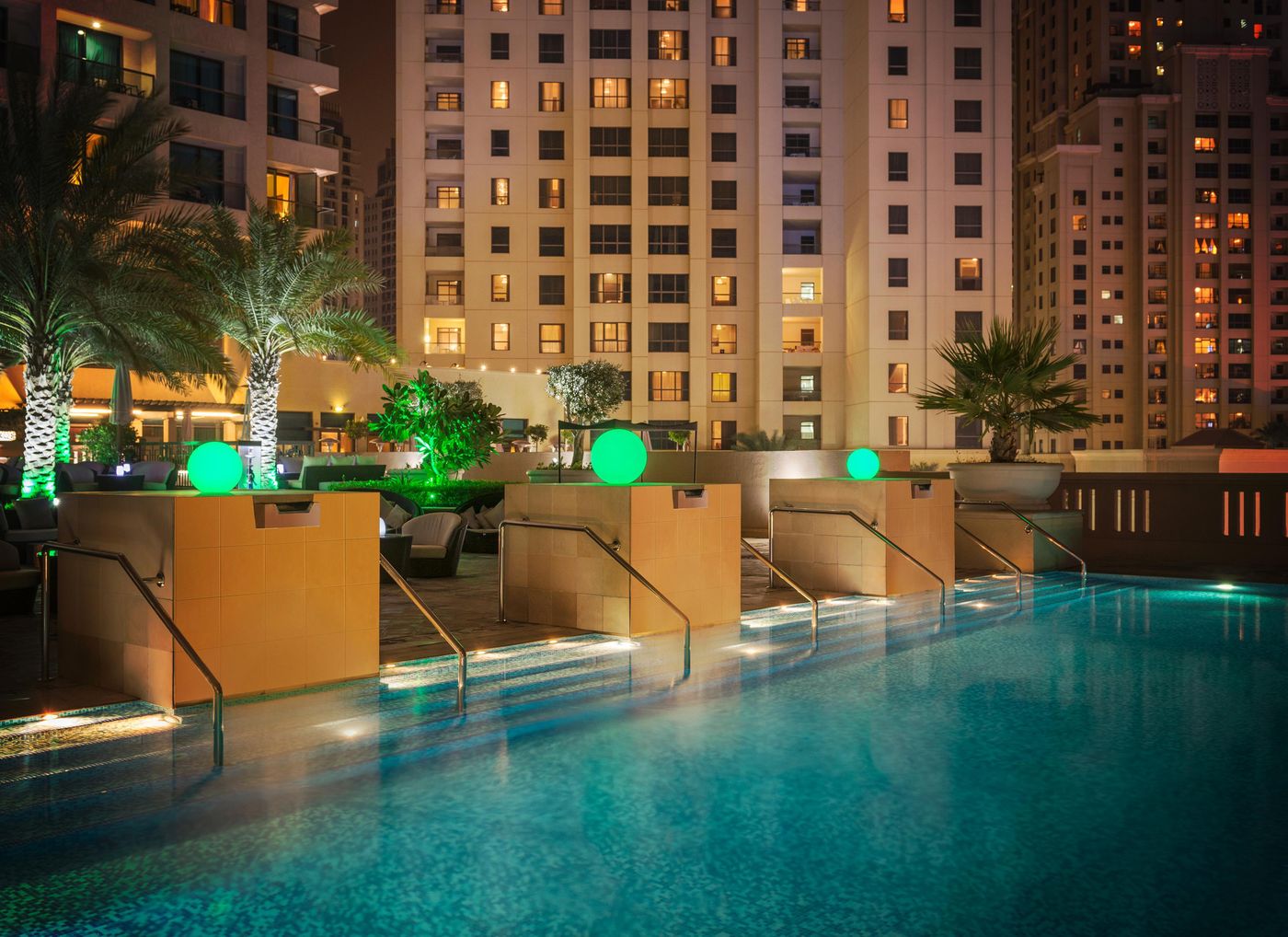 Sofitel-Dubai-Jumeirah-Beach-Pool-4