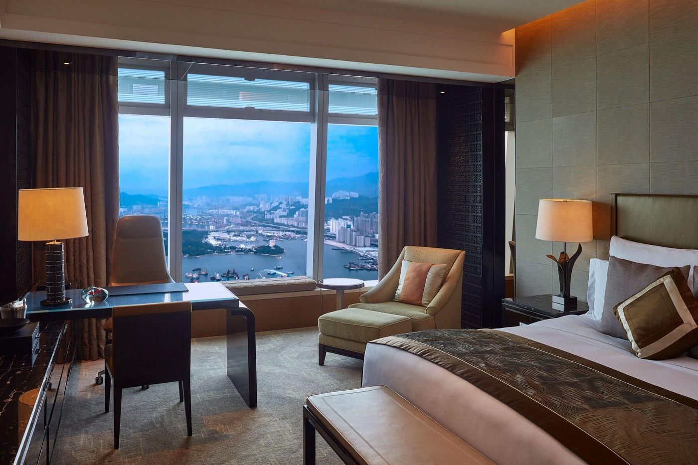 The-Ritz-Carlton--Hong-Kong-Room-31