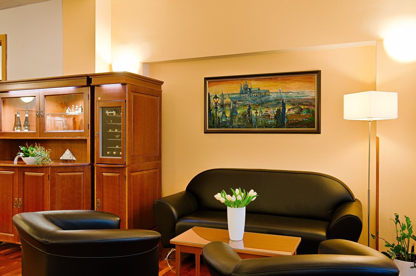 Cloister-Inn-Lobby-6