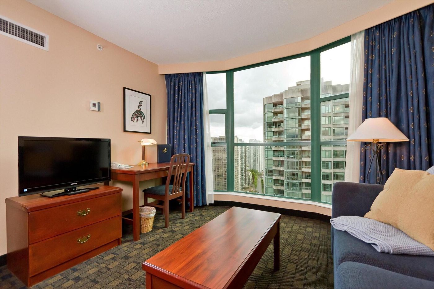 Rosedale-On-Robson-Suites-Hotel-Room-10