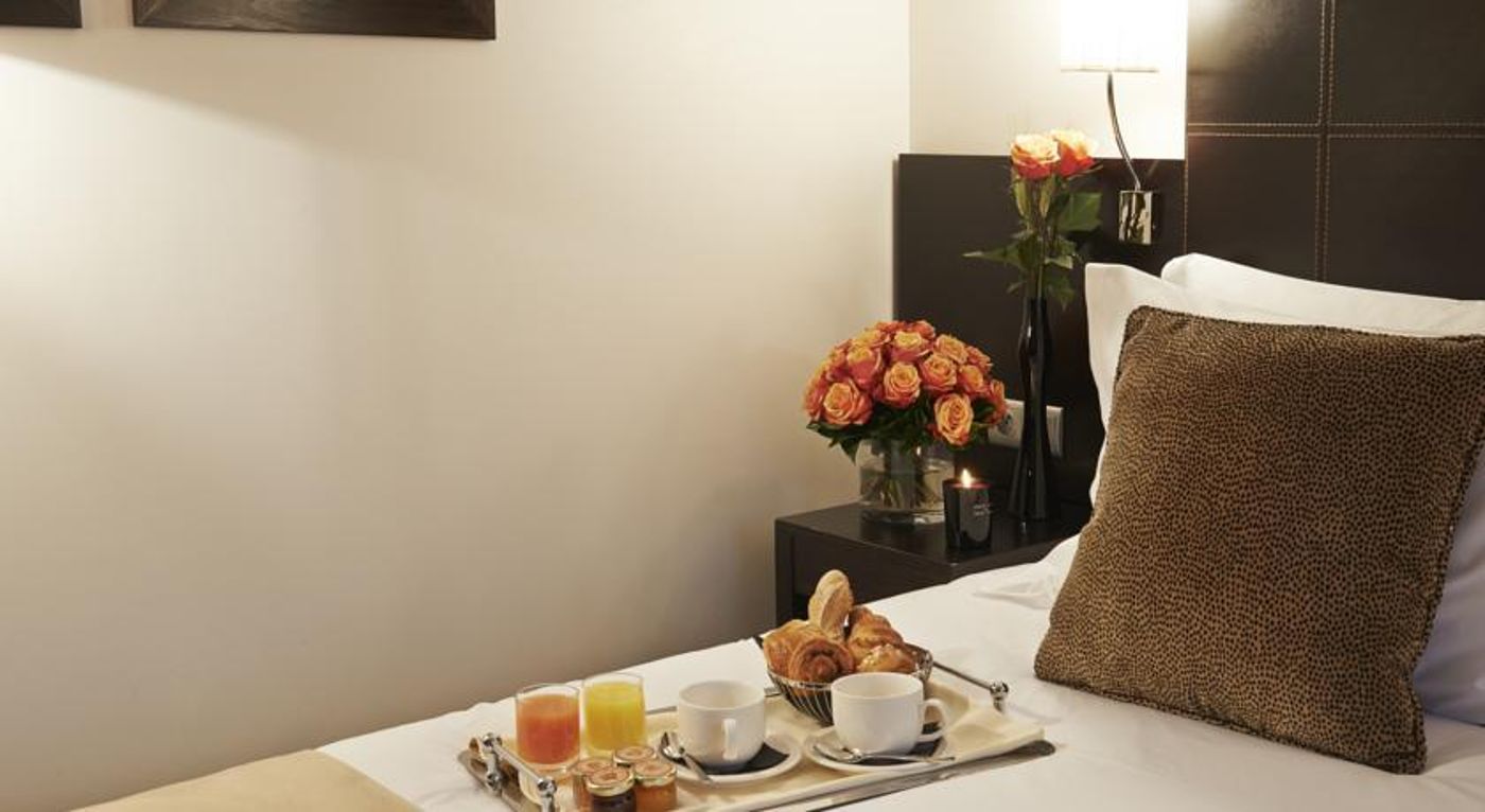 Plaza-Tour-Eiffel-Room-32