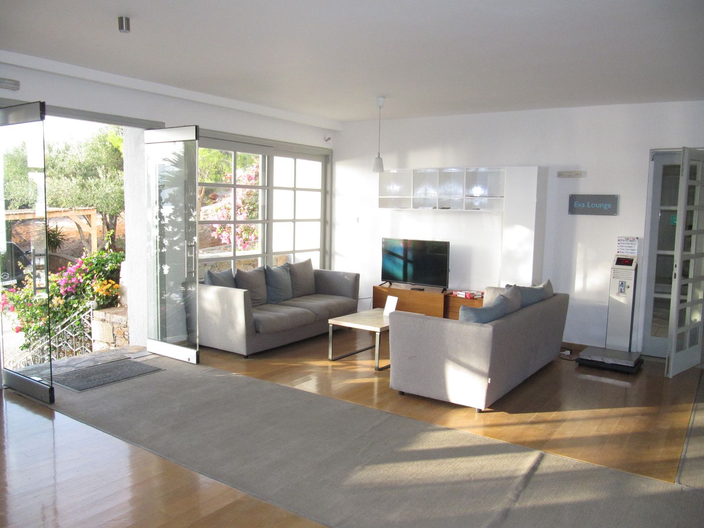 Selena-Hotel-Lobby-23