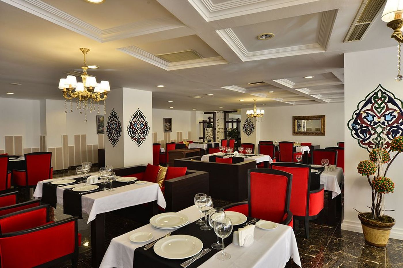 Side Royal Paradise Hotel