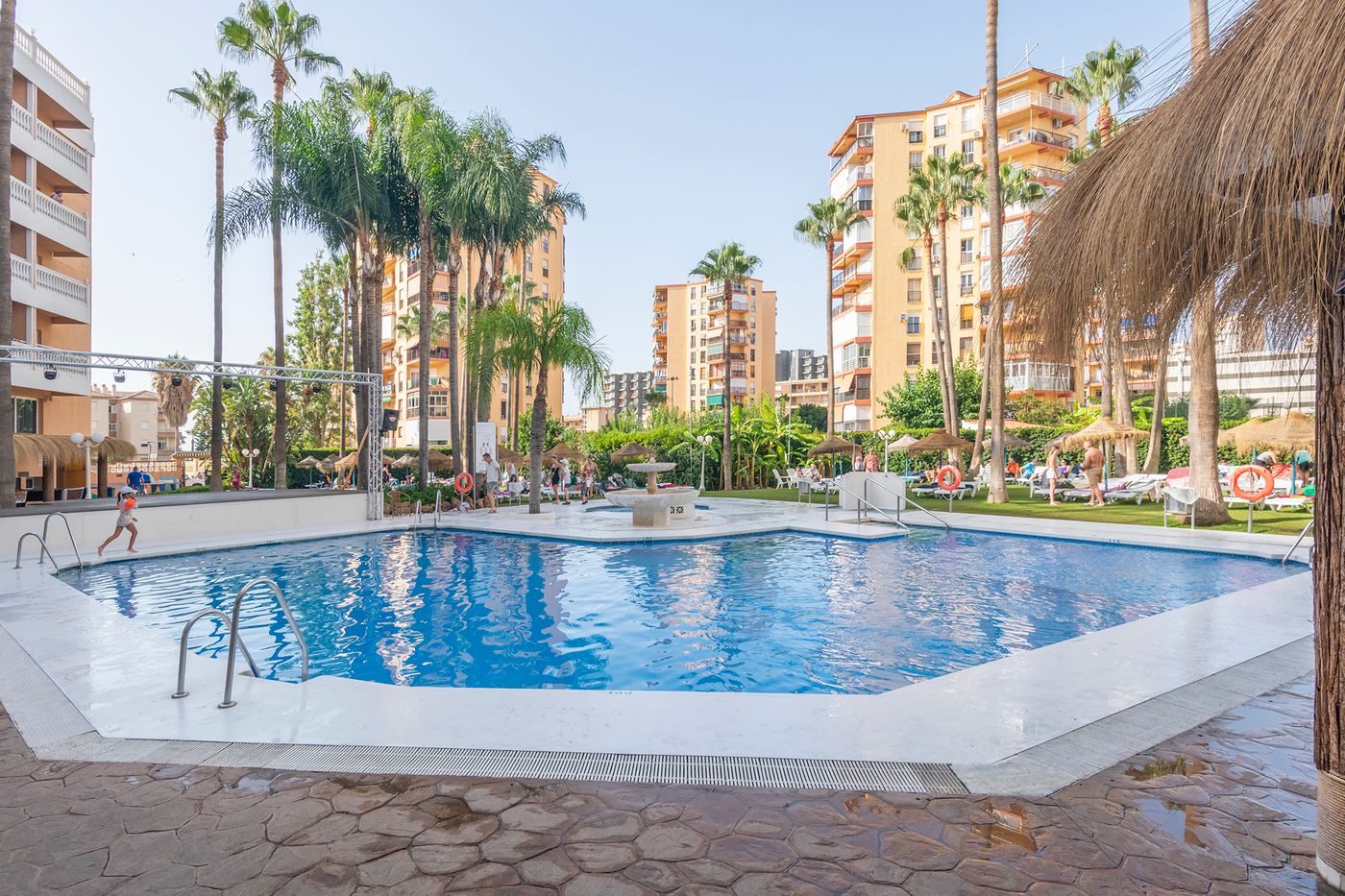 Parasol-Garden-Pool-4