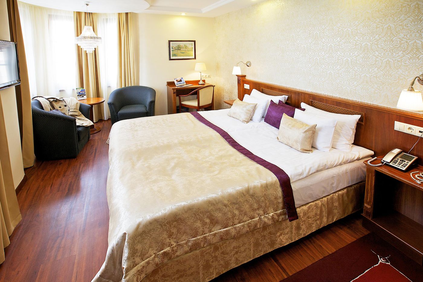 Gold-Hotel-Budapest-Room-15