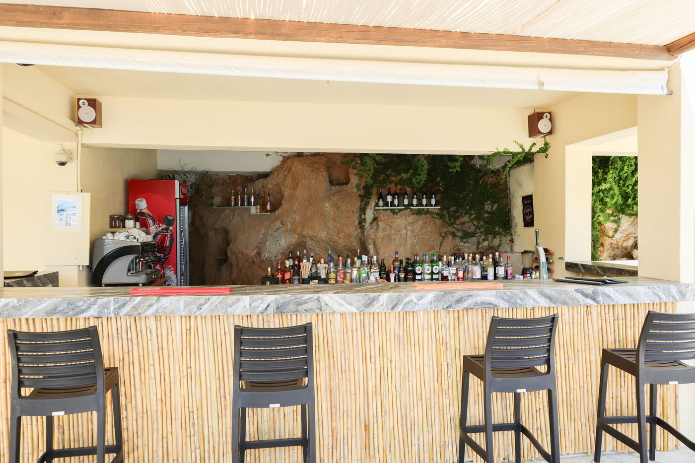 Kanapitsa-Mare-Bar-19