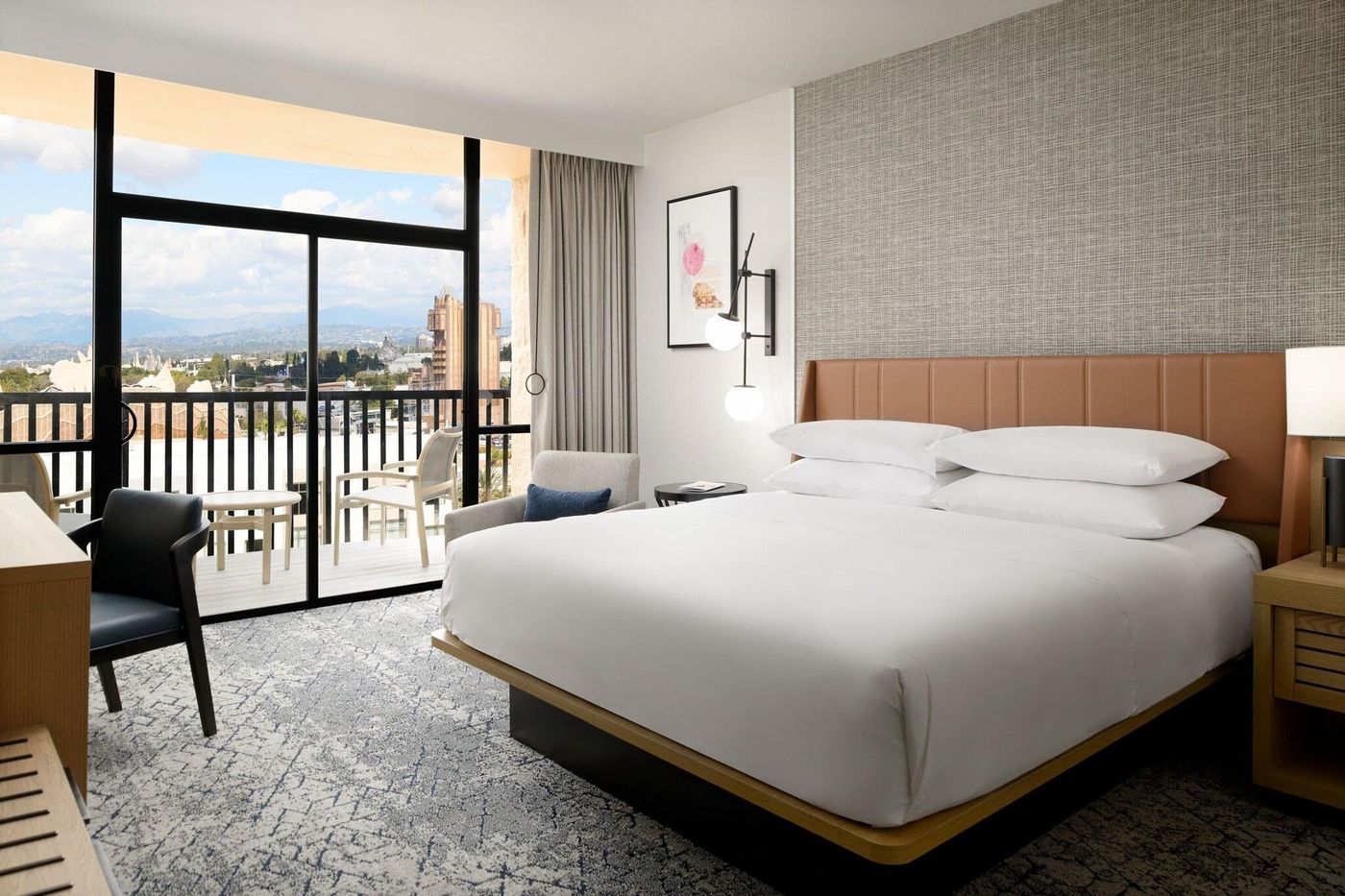 Sheraton-Park-Hotel-at-the-Anaheim-Resort-Room-10