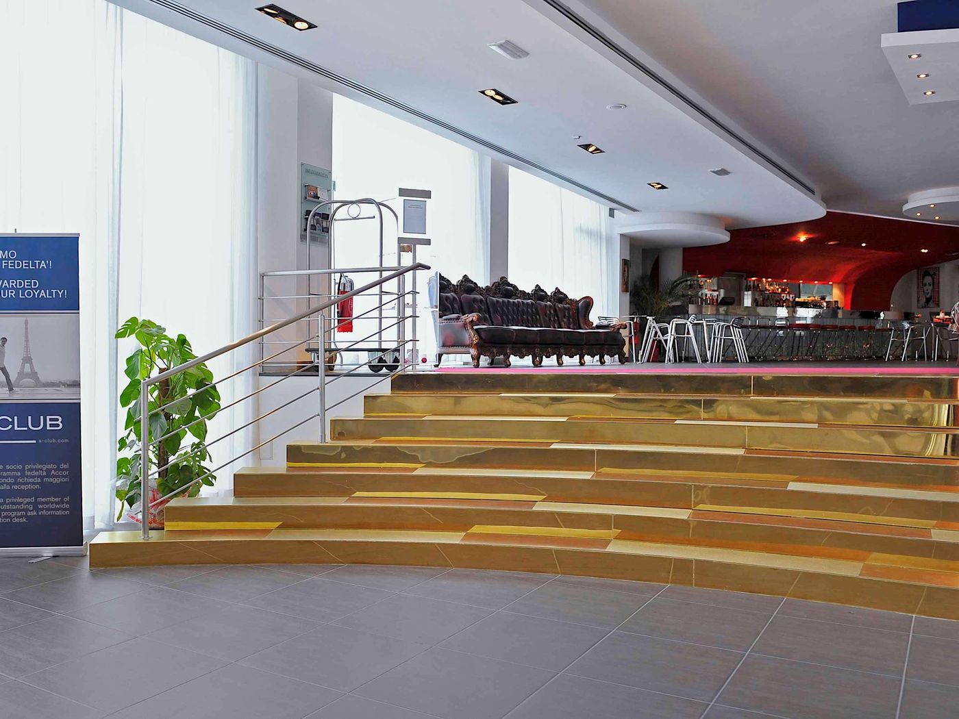 Mercure-Olbia-Bar-39