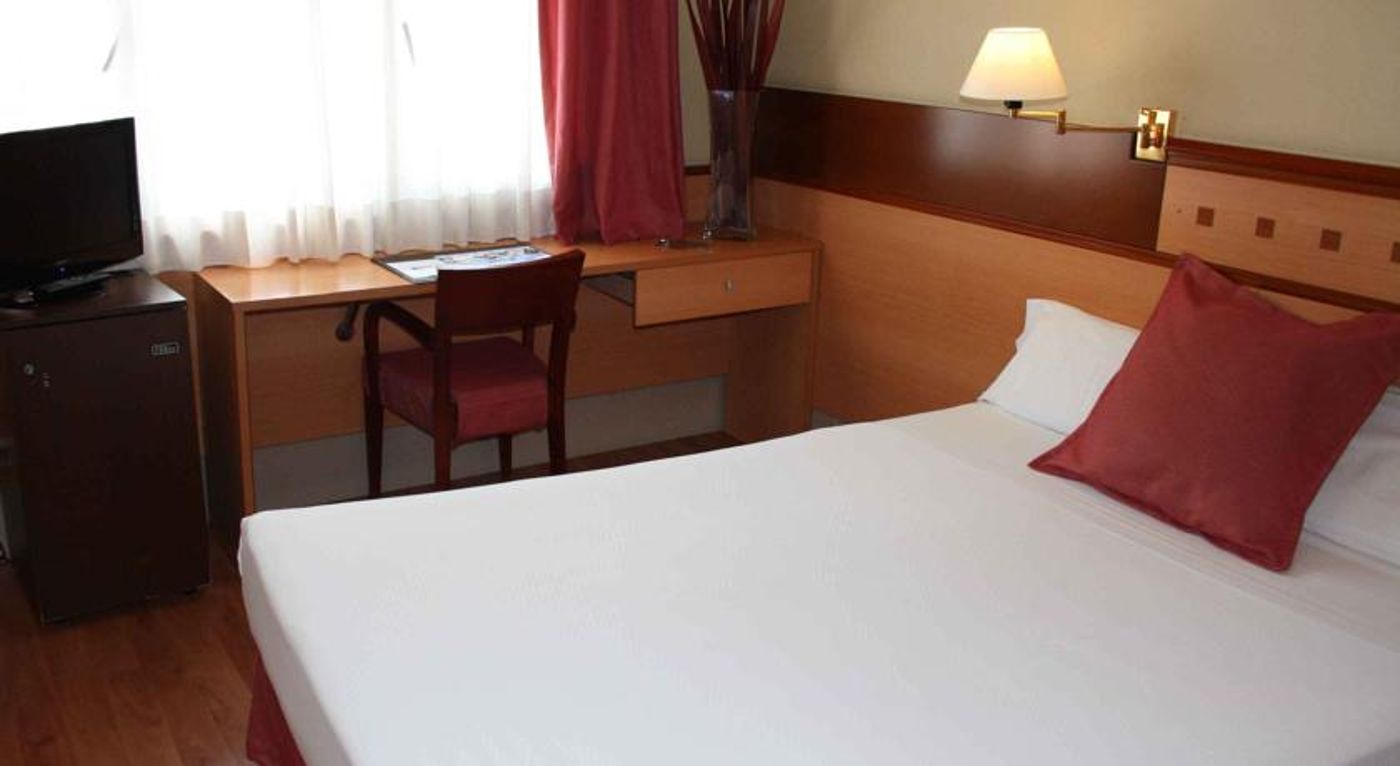 Tres Torres Atiram Hotel