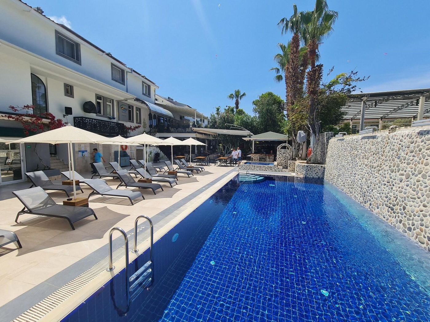 Tonoz-Beach-Hotel-Pool-8