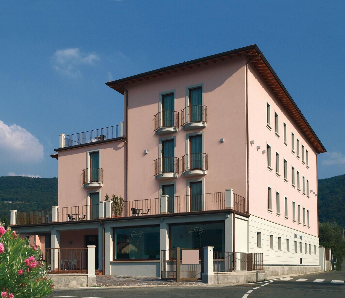 International Hotel-Italy-ISEO-General view-1