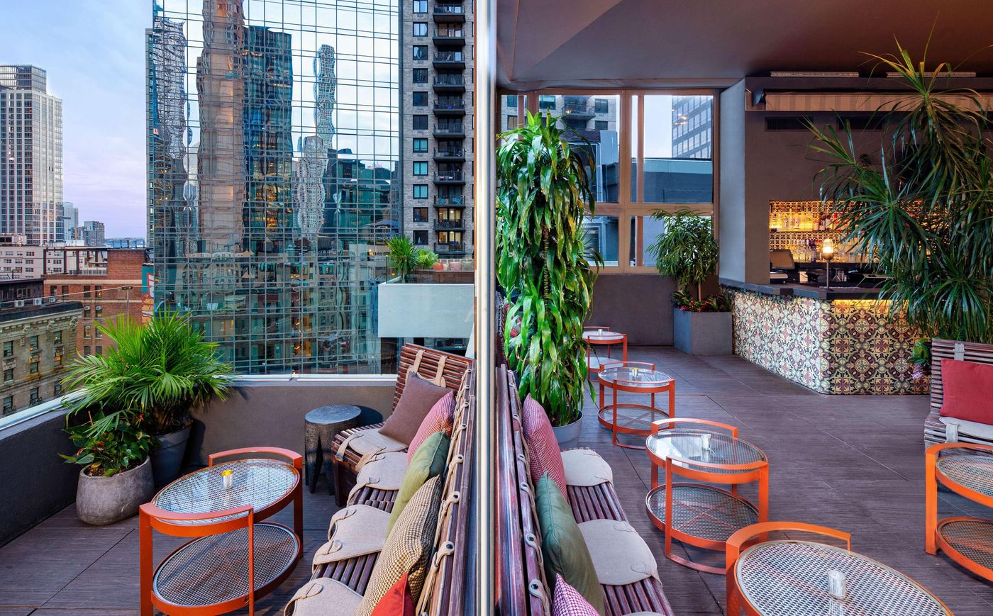 Dream-Midtown-Pool-37