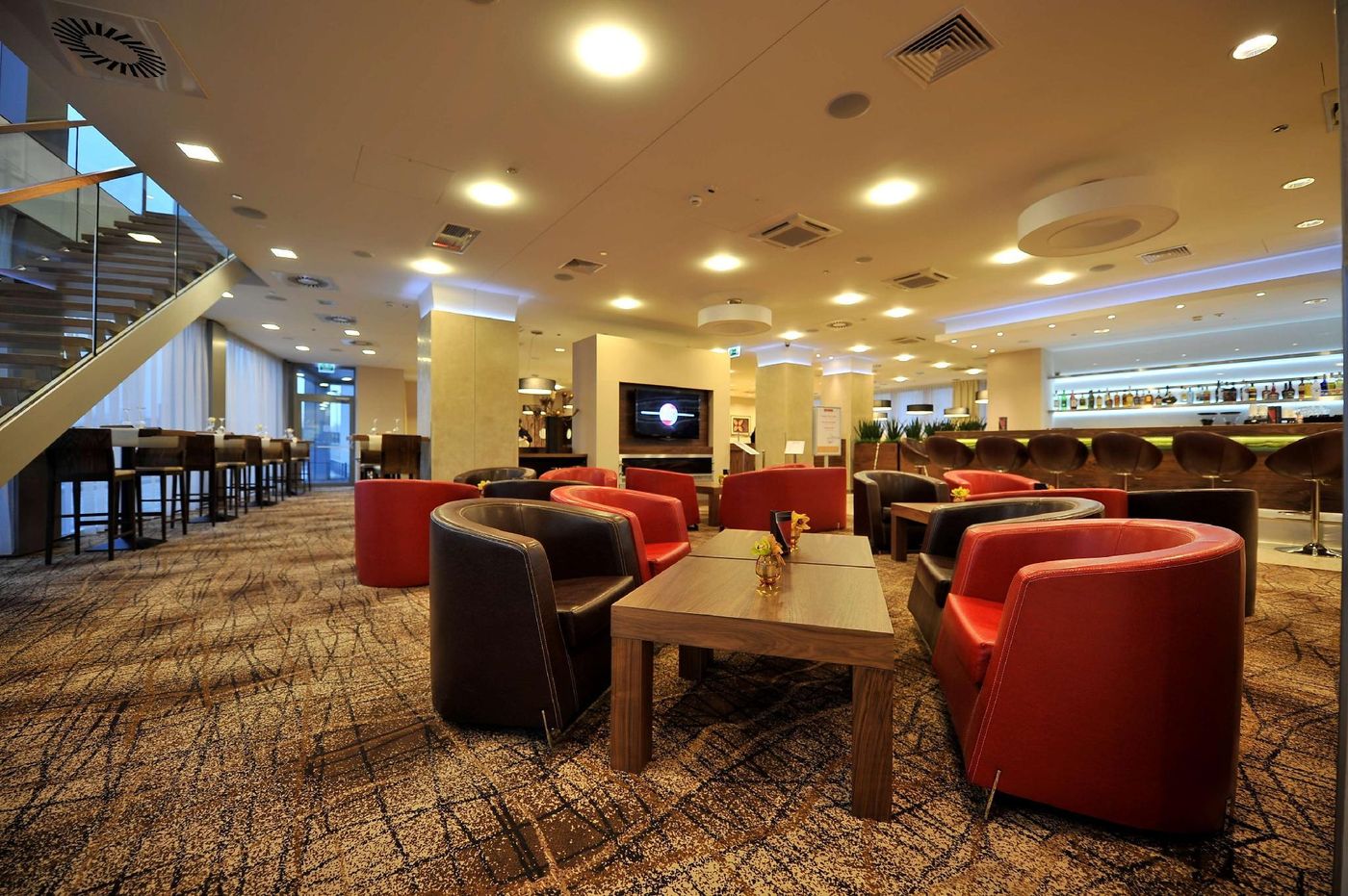 Hilton-Garden-Inn-Krakow-Lobby-3
