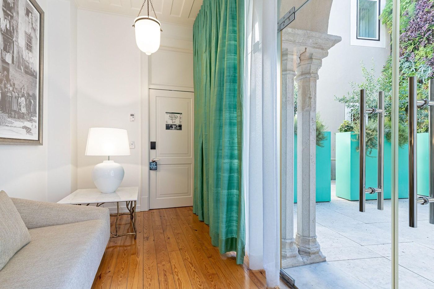 Santiago-De-Alfama---Boutique-Hotel-Room-2