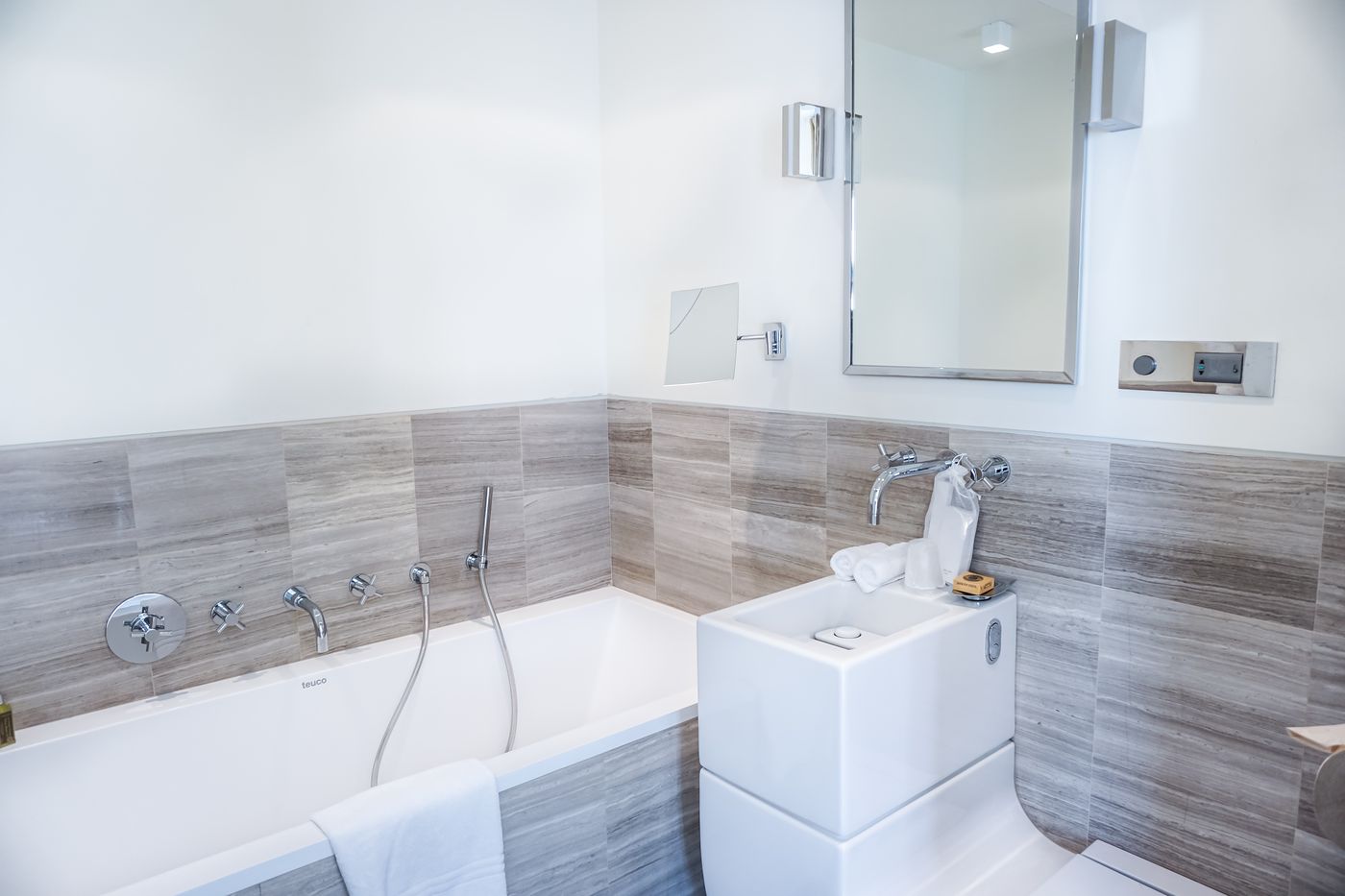 Marignan-Champs-Elysees-Room-48