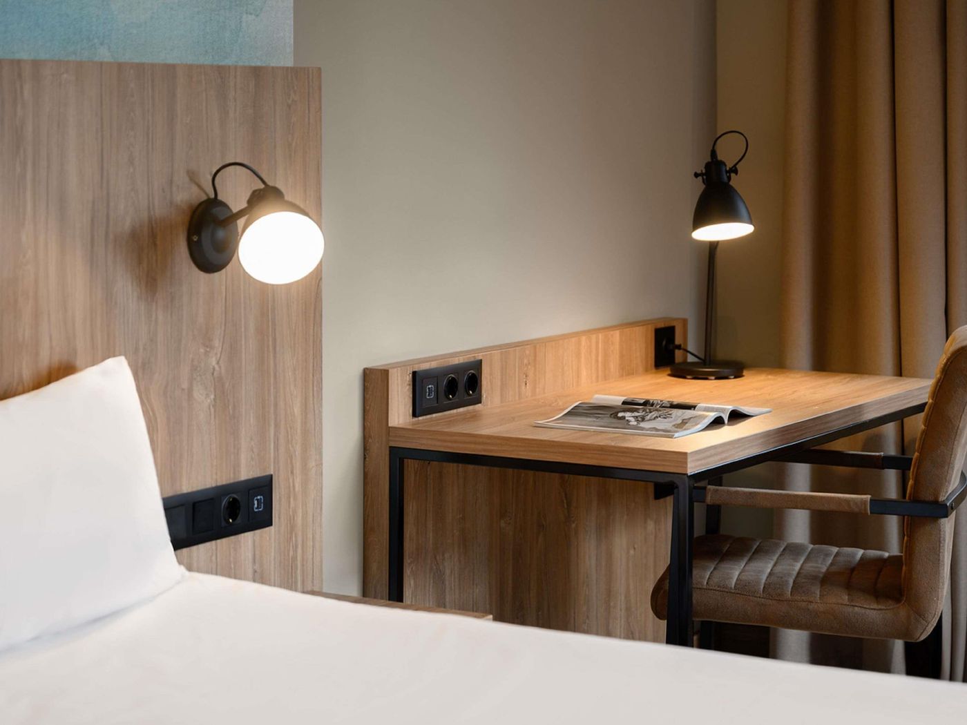 Ibis-Hotel-Heroes-Square-Room-32