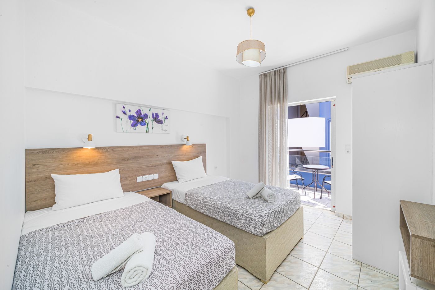 Happy-Days-Studios-Room-18