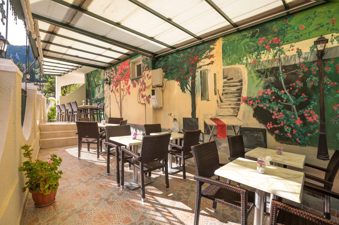 Bella Vista Hotel & Studios