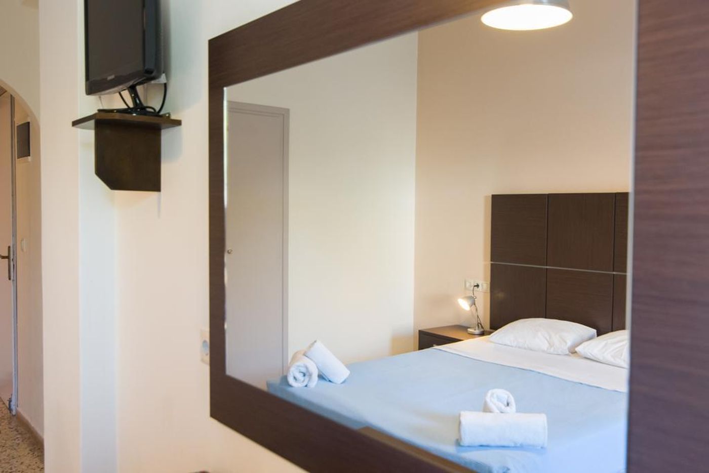 Kamari-Blu-Boutique-Hotel-Room-12