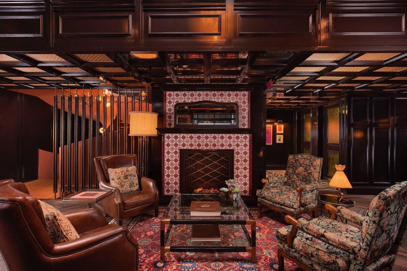 The-Ivens-Autograph-Collection-Lobby-7