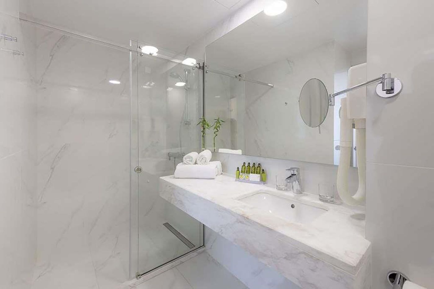 Dorian-Inn--Sure-Hotel-Collection-by-Best-Western-Room-44