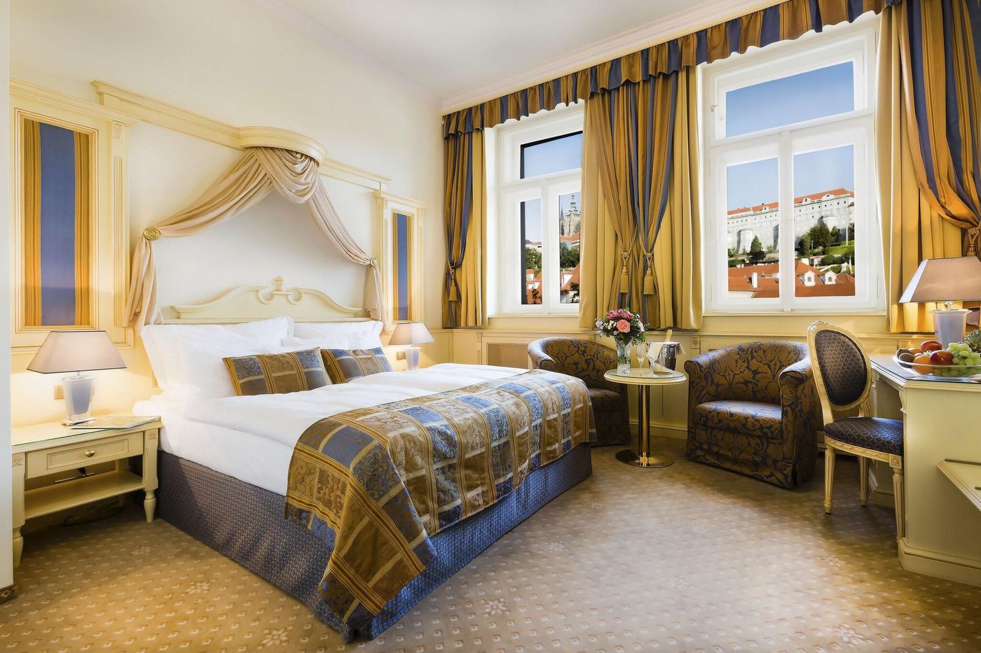 Luxury-Family-Hotel-Royal-Palace-Room-3