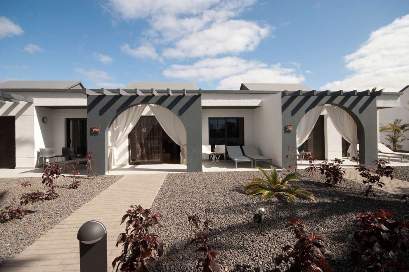 R2 Romantic Fantasia Dreams & Suites Hotel