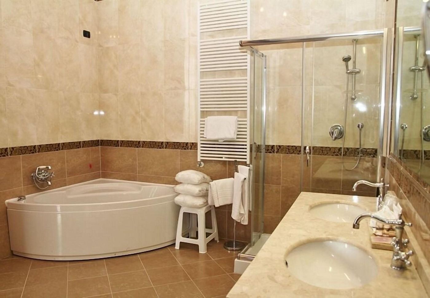 Pesaro-Palace-Room-24