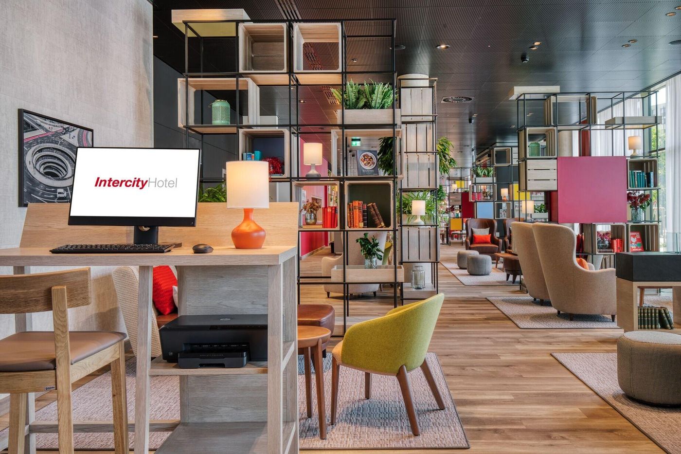 IntercityHotel-Amsterdam-Airport-Lobby-4